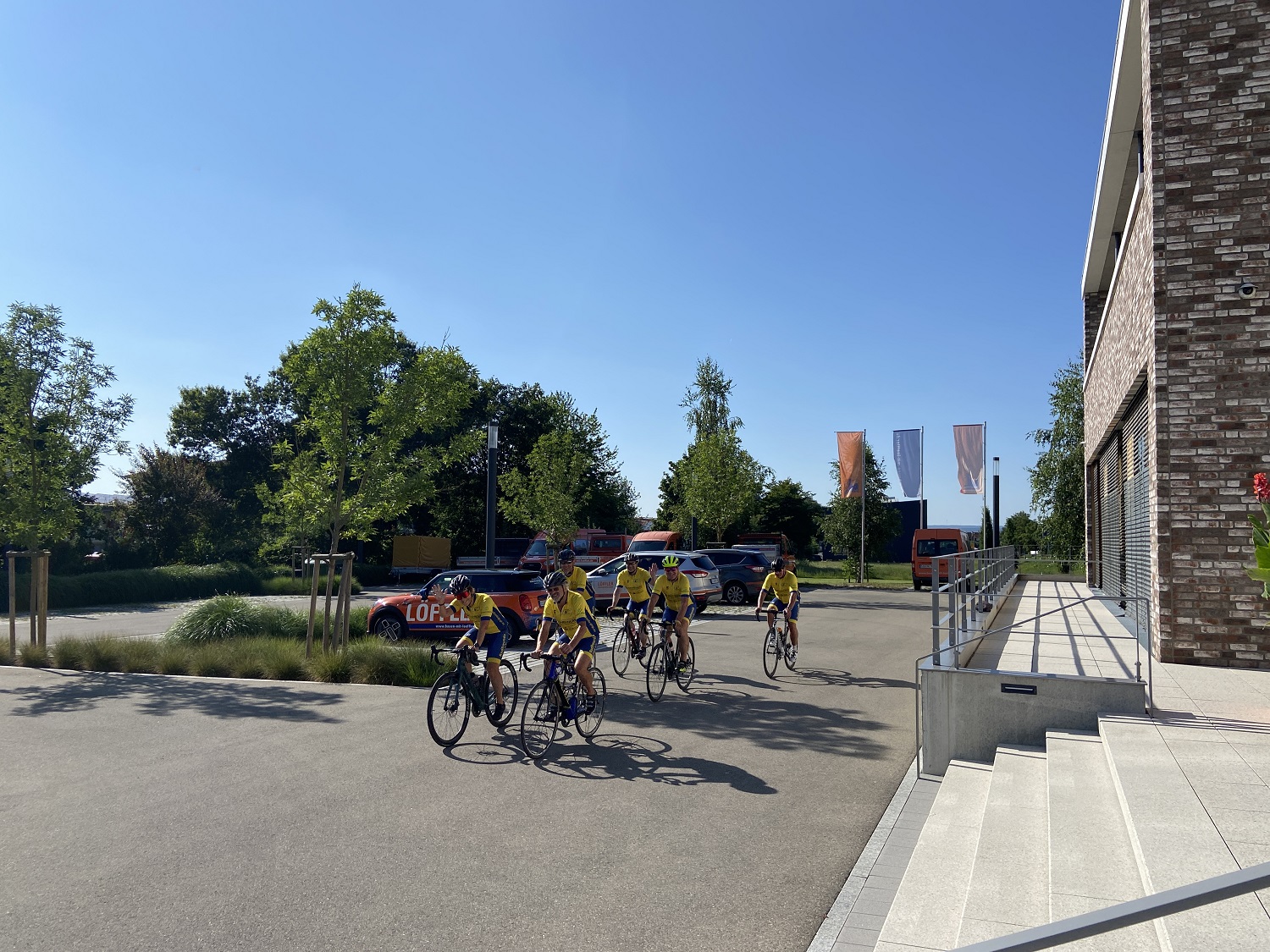 Wolle mer se rauslasse? Abfahrt der Radfreunde vom Firmengelände Löffler